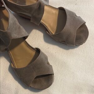 Naturalizer Tan Sandals with Asymmetrical Strap